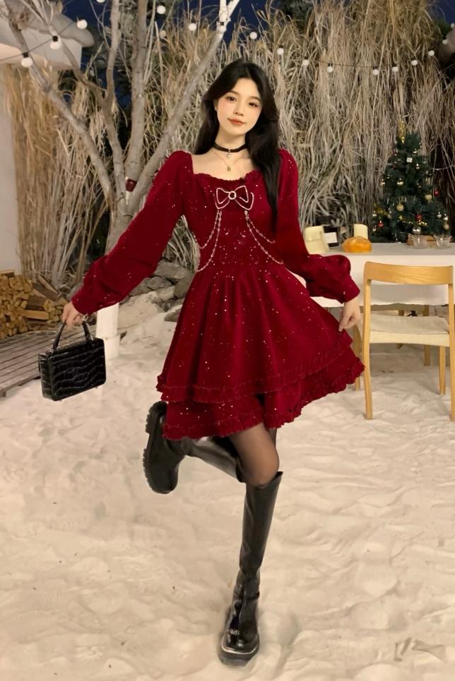 大码女装圣诞秋冬新款法式气质显瘦收腰长袖温柔方领连衣裙女