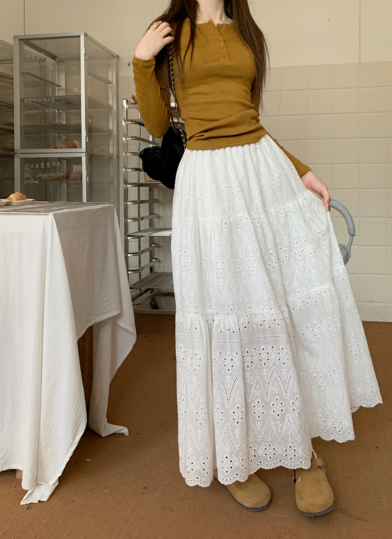 Real shot of French heavy-duty jacquard embroidery elasticated hip-covering slimming embroidered white skirt mid-length 2024 spring