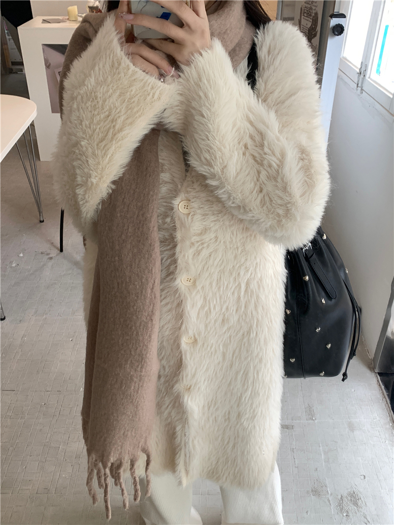 Real shot of furry imitation fur coat for women in winter new loose and versatile thickened long coat