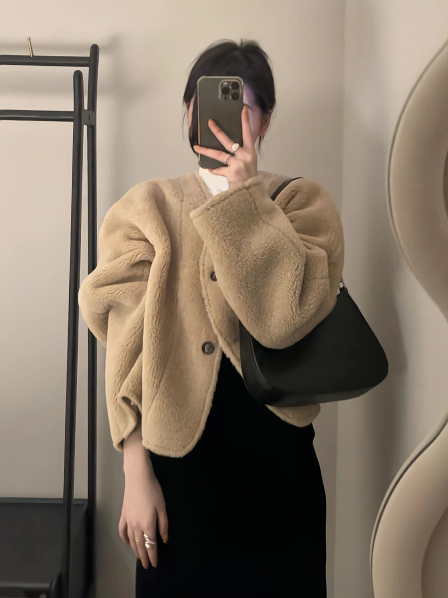 Korean style high-end single-breasted loose lambswool jacket for women  autumn and winter new soft and waxy warm slimming top