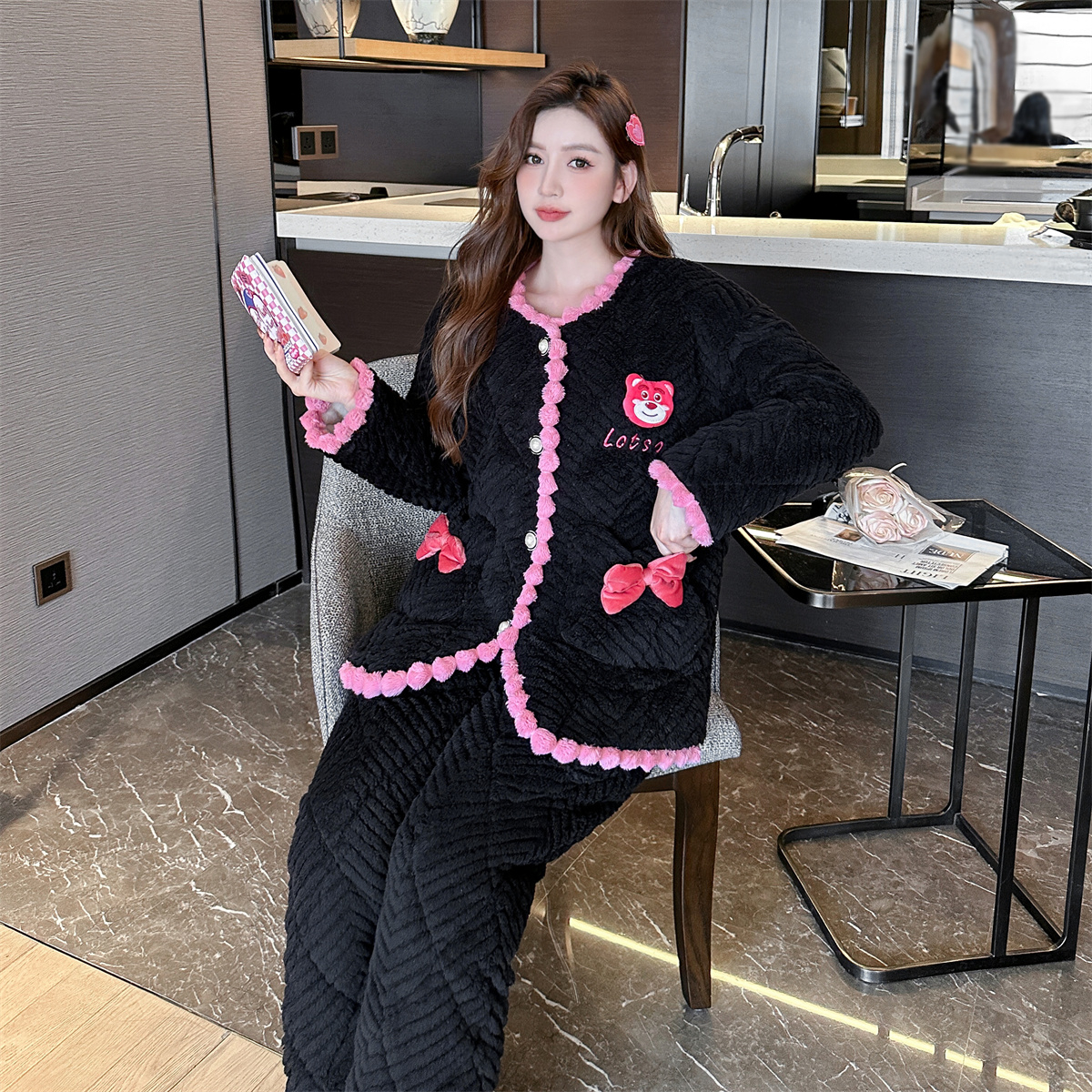 Aishang winter pajamas for women with small square lapels, strawberry bears, thickened three-layer quilted jackets, home clothes