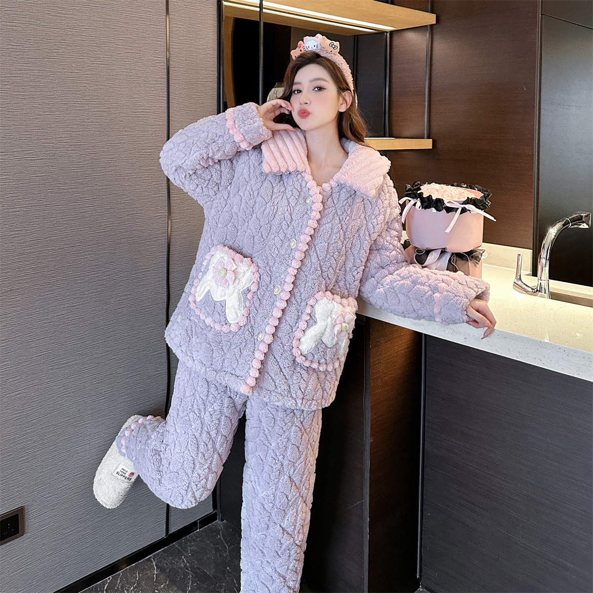 Aishang winter pajamas women's lapel puff velvet jacquard thickened three-layer quilted jacket home service