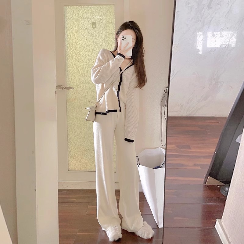 Casual sports suit autumn complete set with women's age-reducing fashion Internet celebrity street knitted wide-leg pants two-piece set