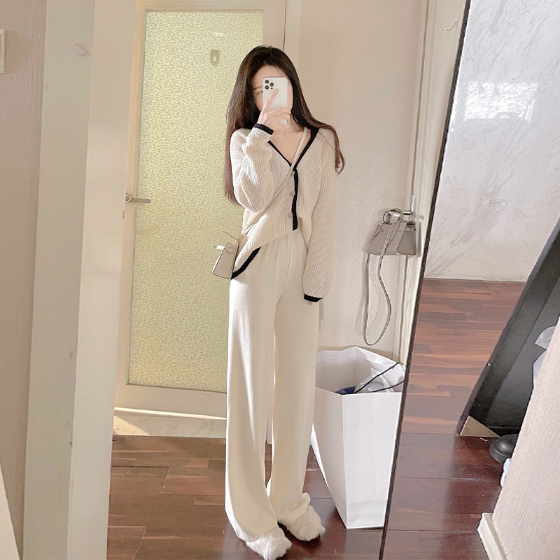 Casual sports suit autumn complete set with women's age-reducing fashion Internet celebrity street knitted wide-leg pants two-piece set