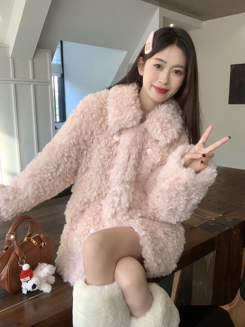 Actual shot of pink imitation fur women's autumn and winter furry top lamb wool coat