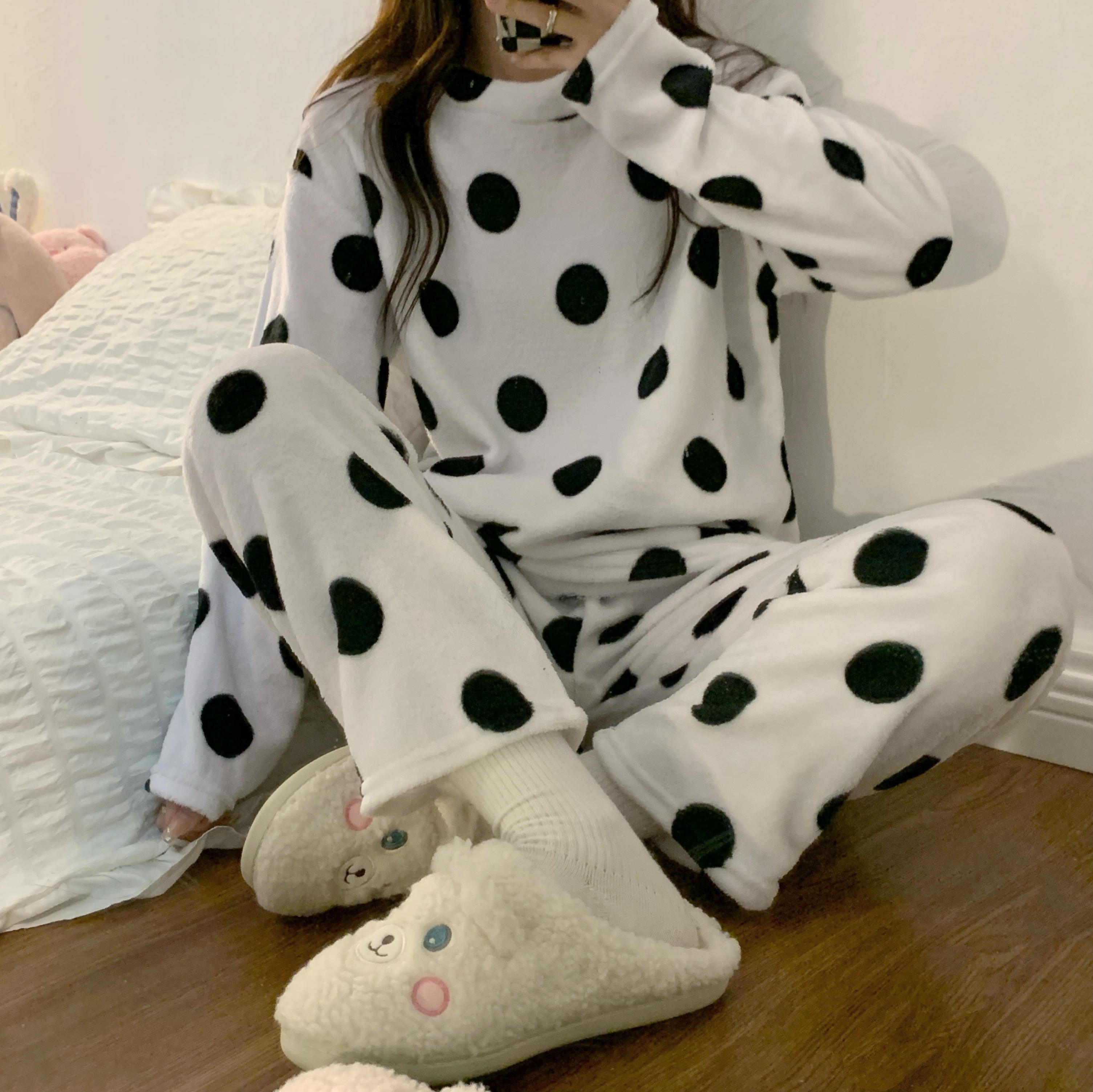 Real shot Korean cartoon coral velvet thickened warm pajamas cow polka dot bear home clothes suit for women