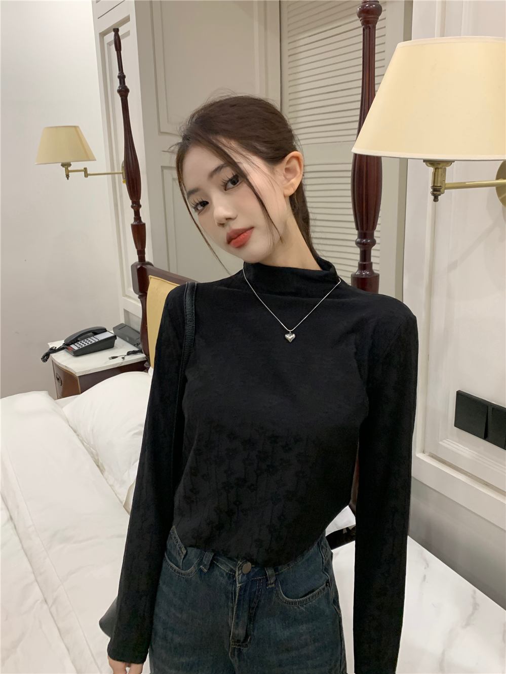 Actual shot Korean style fashionable velvet half turtleneck bottoming shirt for women, stylish white inner long-sleeved T-shirt top