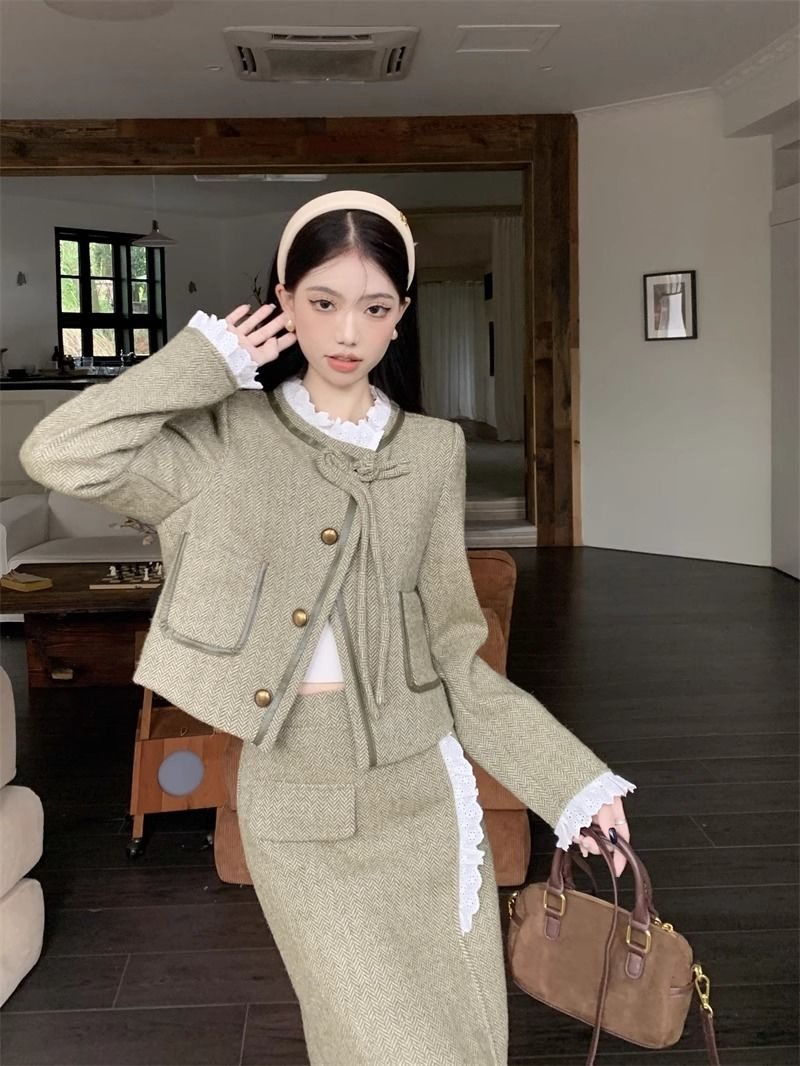 Xiaoxiangfeng lace splicing short long-sleeved jacket slit skirt for women autumn and winter  new fashion two-piece set