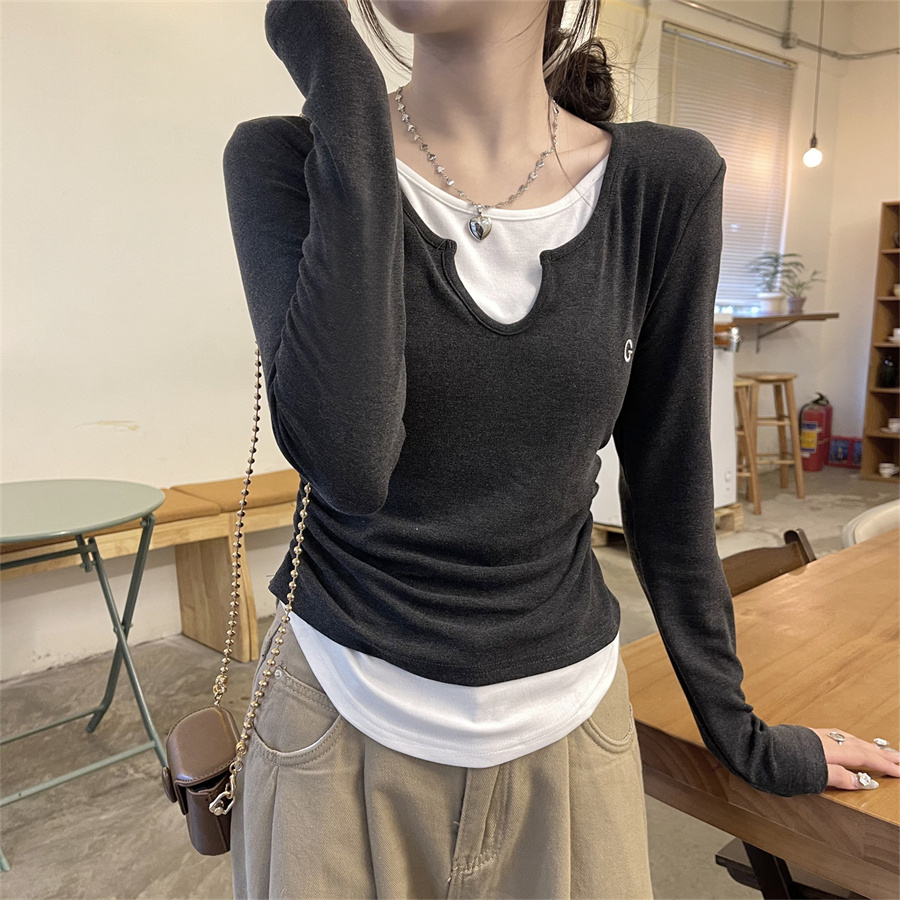 Real shot of sweet and spicy slimming fake two-piece tops with design brushed bottoming shirt for women long-sleeved T-shirt