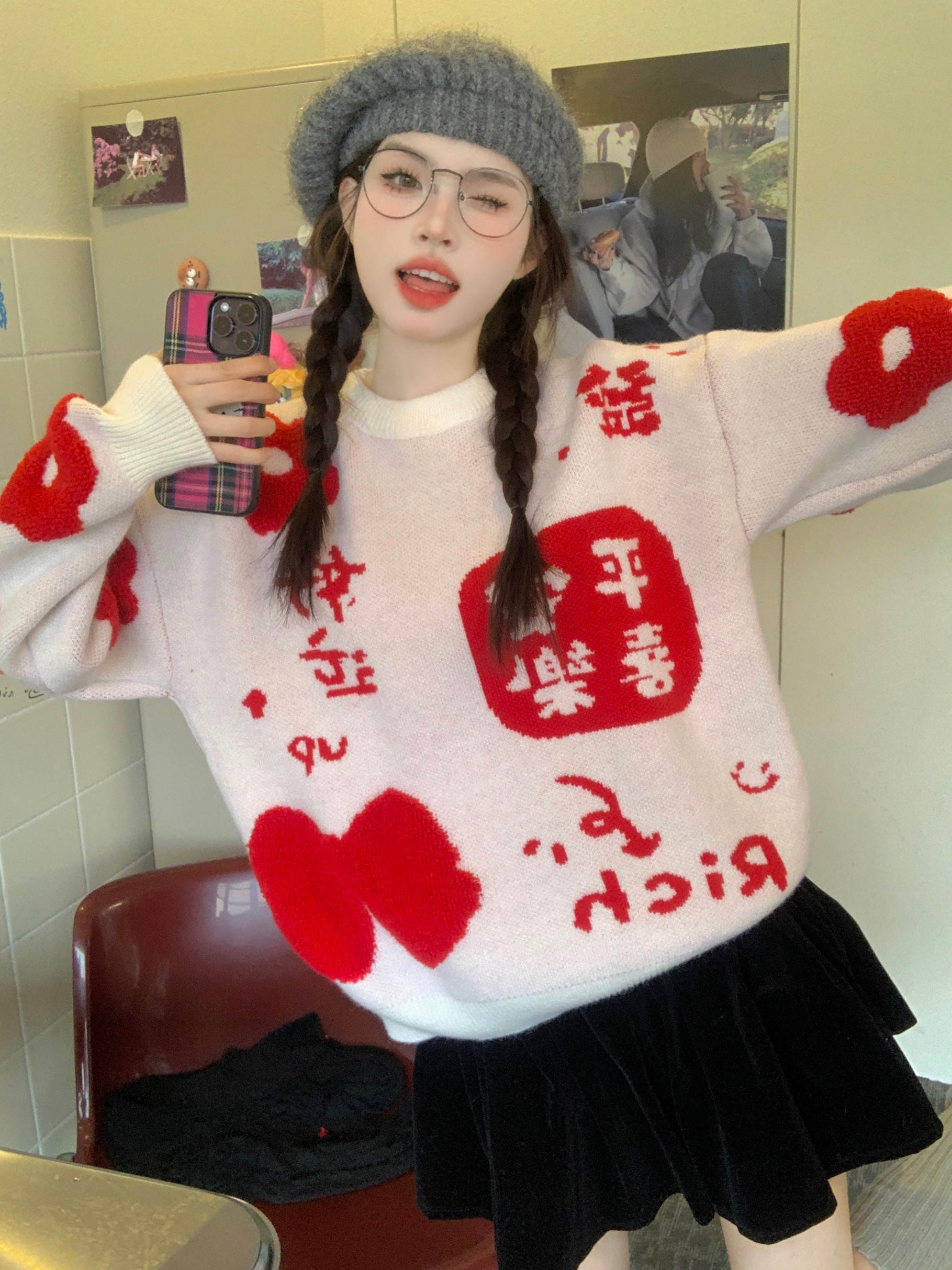 Real shot of Chinese New Year red sweater, peace and joy, retro age-reducing loose and chic top, cashmere