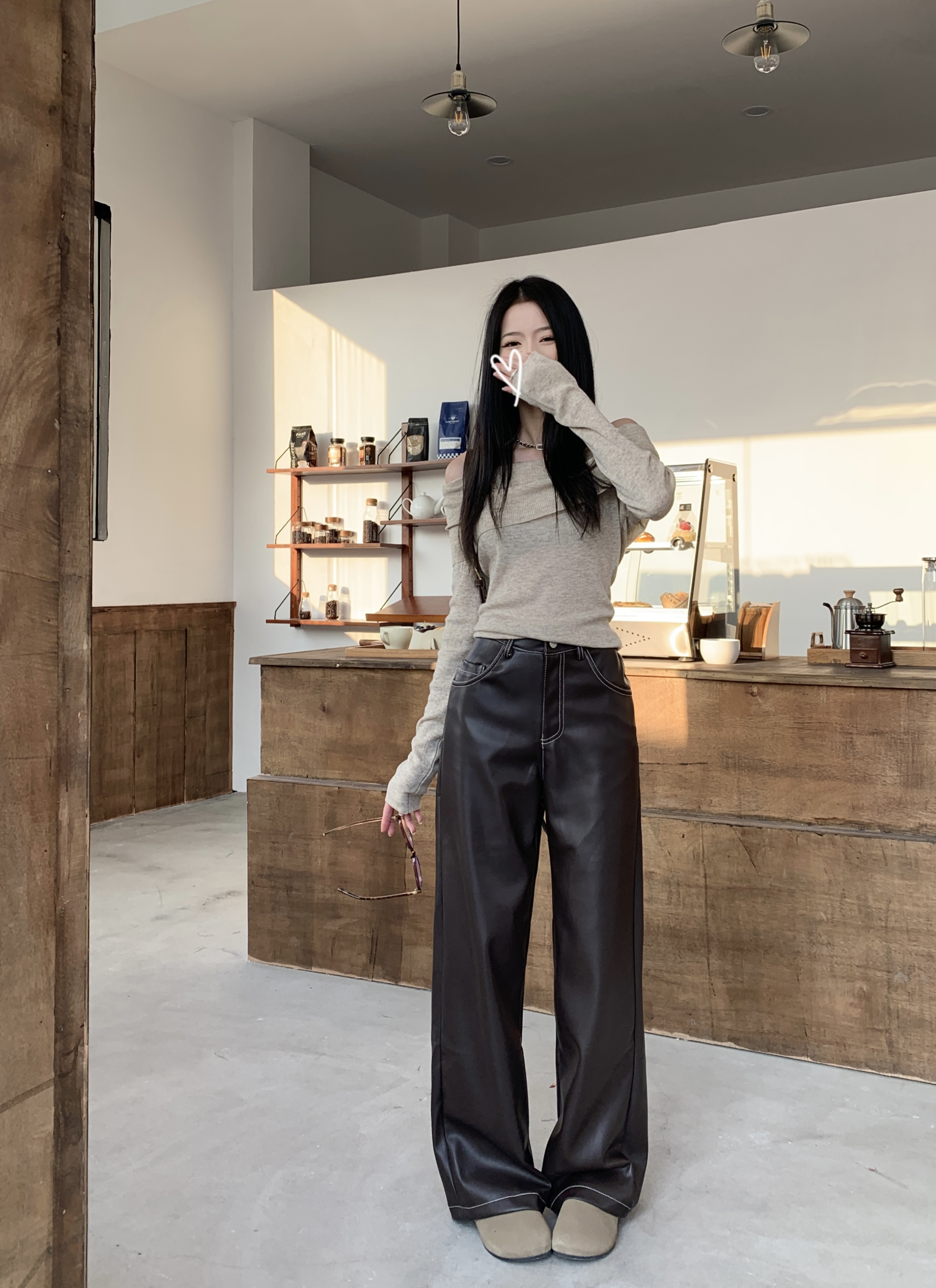 Actual shot of autumn and winter Hong Kong style straight wide-leg topstitched casual leather pants