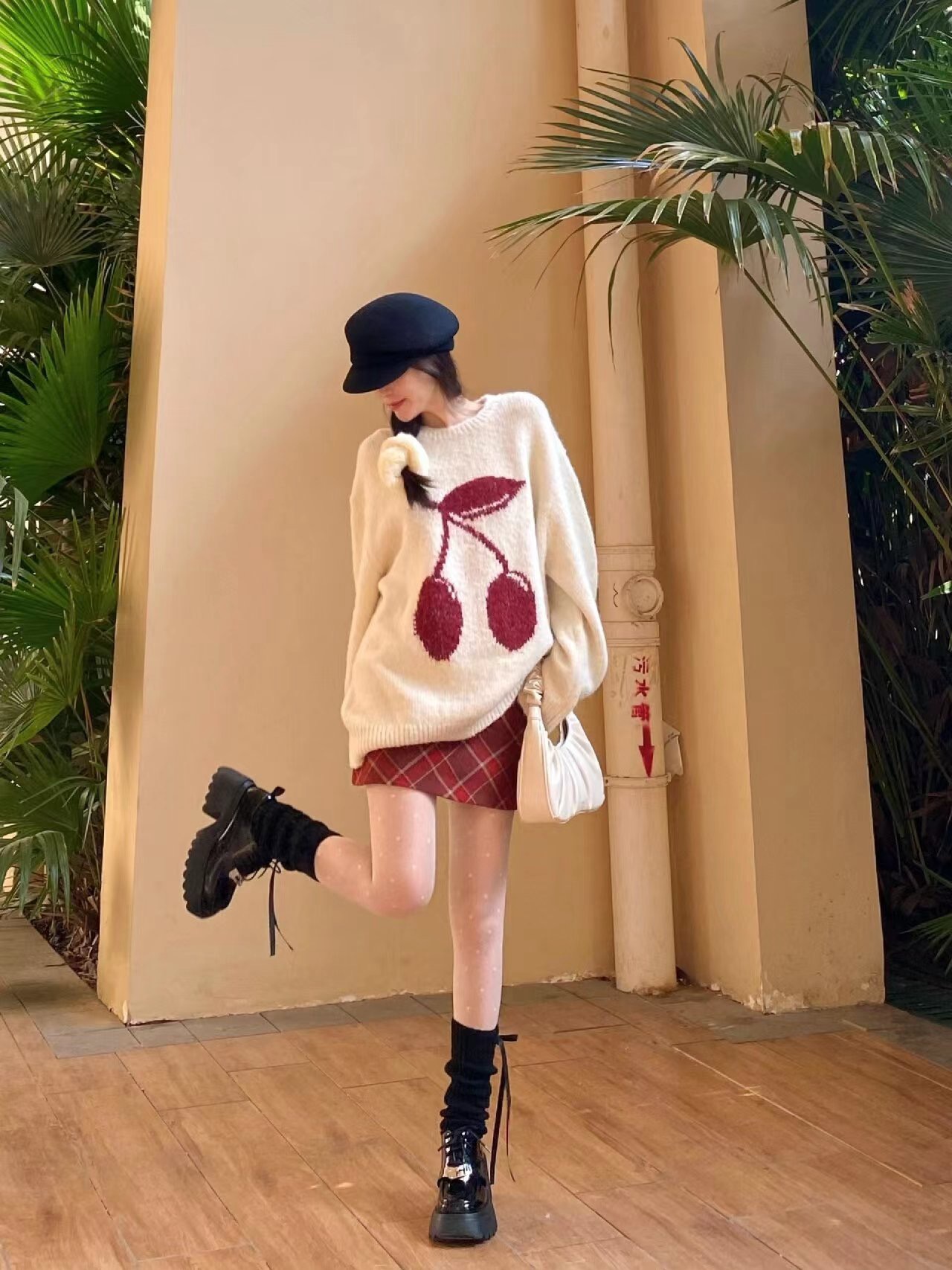 White and red sweater for women in winter and New Year, mid-length, lazy style, high-end and good-looking skirt suit
