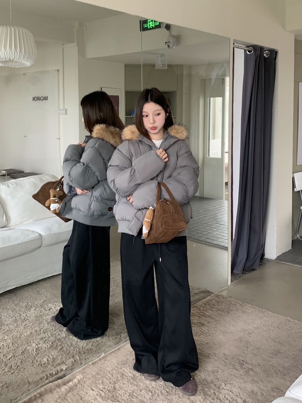 Actual shot of three-standard short workwear gray large fur collar hooded thickened cotton jacket for women