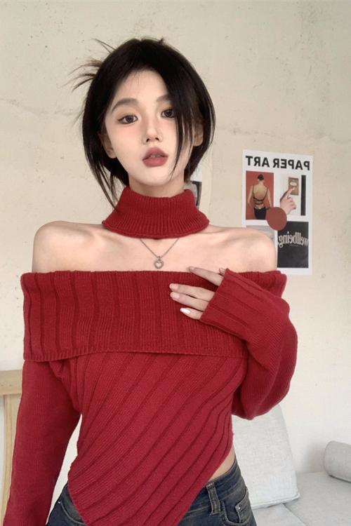 Real shot of sweet and spicy off-shoulder sweater with irregular design, short top, New Year’s red sweater