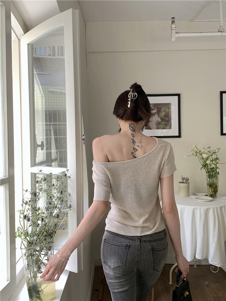 Actual shot of spring new style~French temperament and gentle one-shoulder short-sleeved wool sweater
