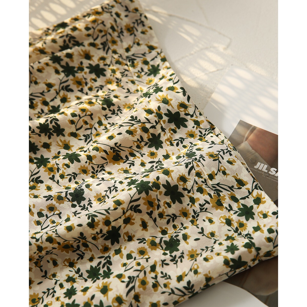 のQZE481838MG April is full of beauty~Little daisy crepe de chine silk skirt, hip-covering and slimming A-line skirt