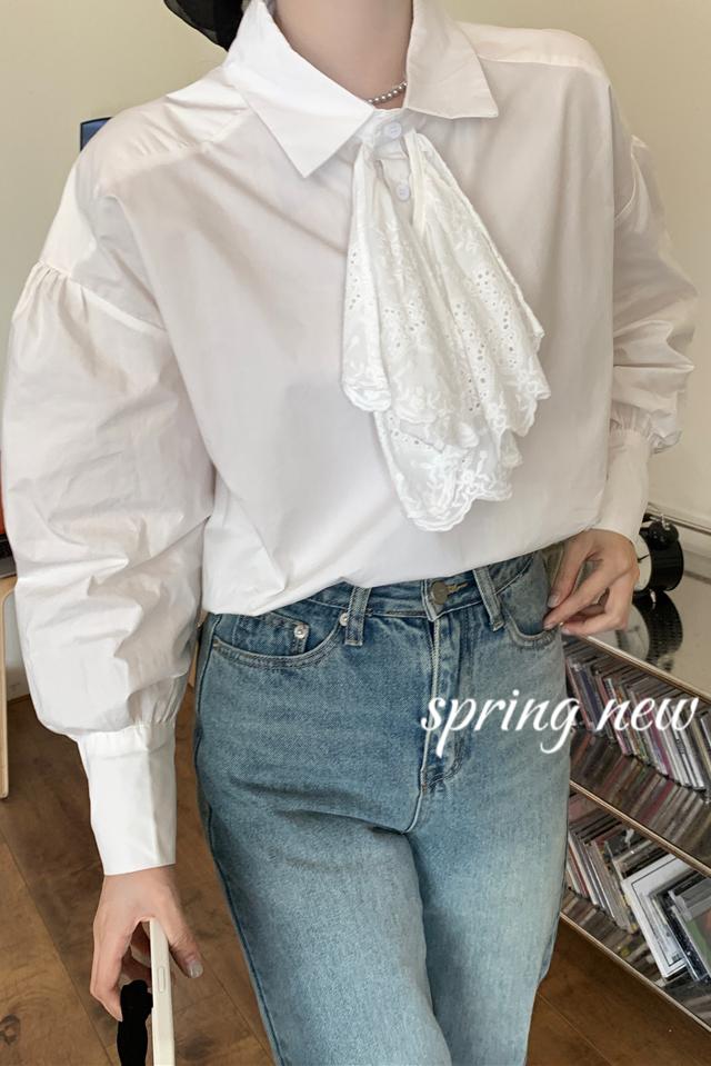 Actual shot of 2024 spring and autumn Korean style white long-sleeved shirts for women with trendy design lapel tops