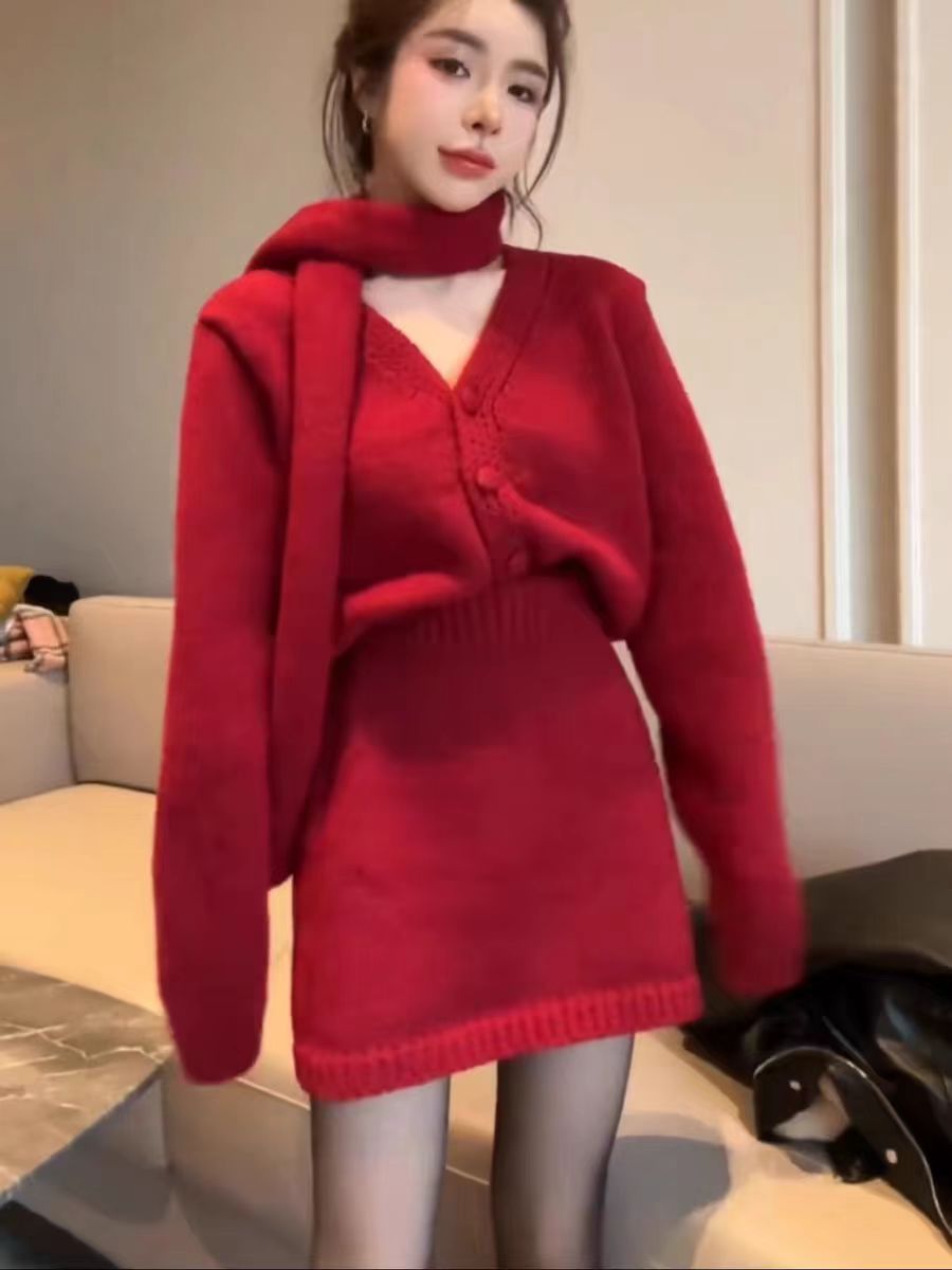 红色毛衣套装新款女装秋冬V领针织衫开衫+包臀短裙围巾三件套