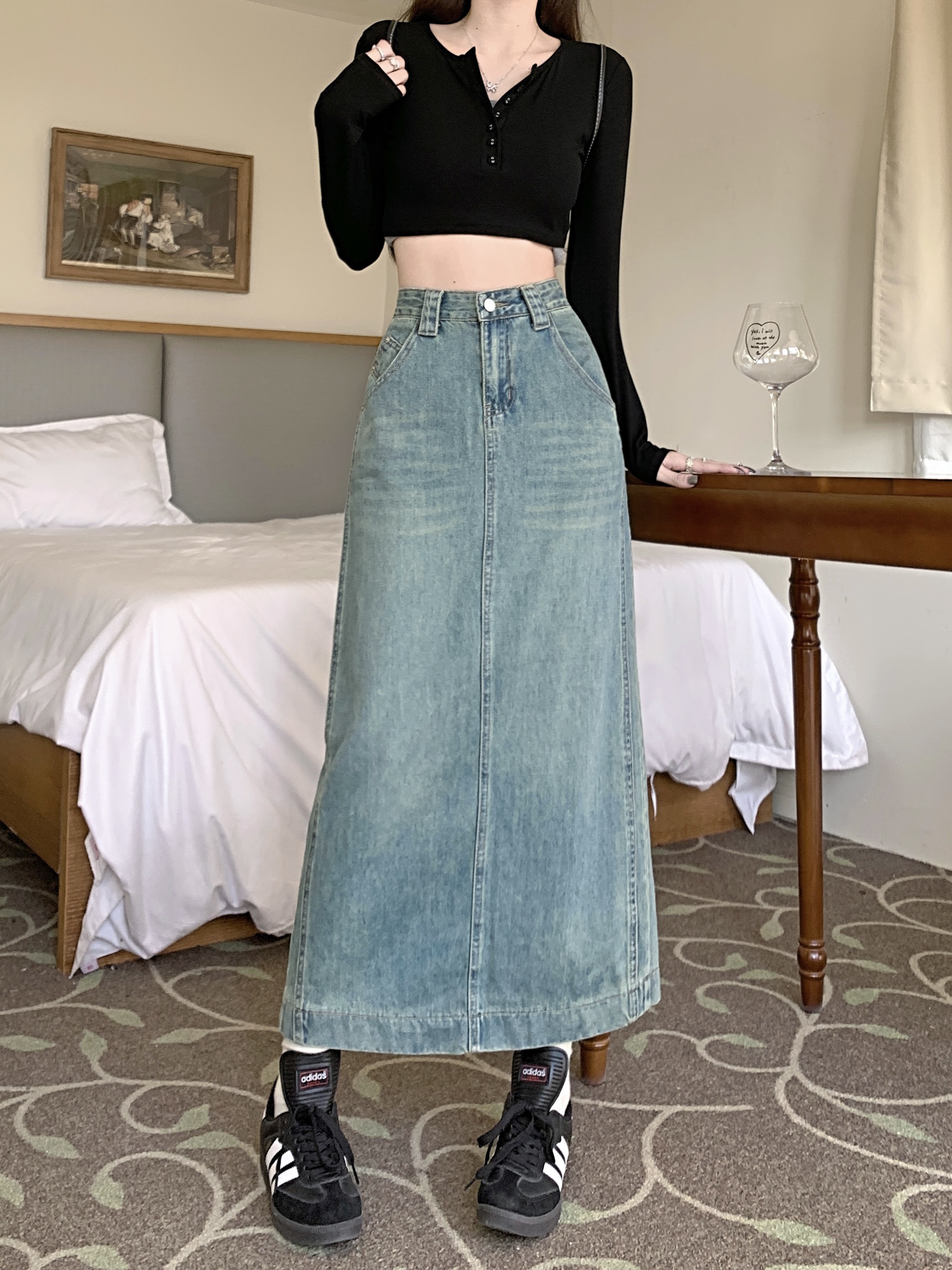 Actual shot of 2024 spring new high-waist slit denim skirt for women retro loose slimming hip-covering a-line mid-length skirt