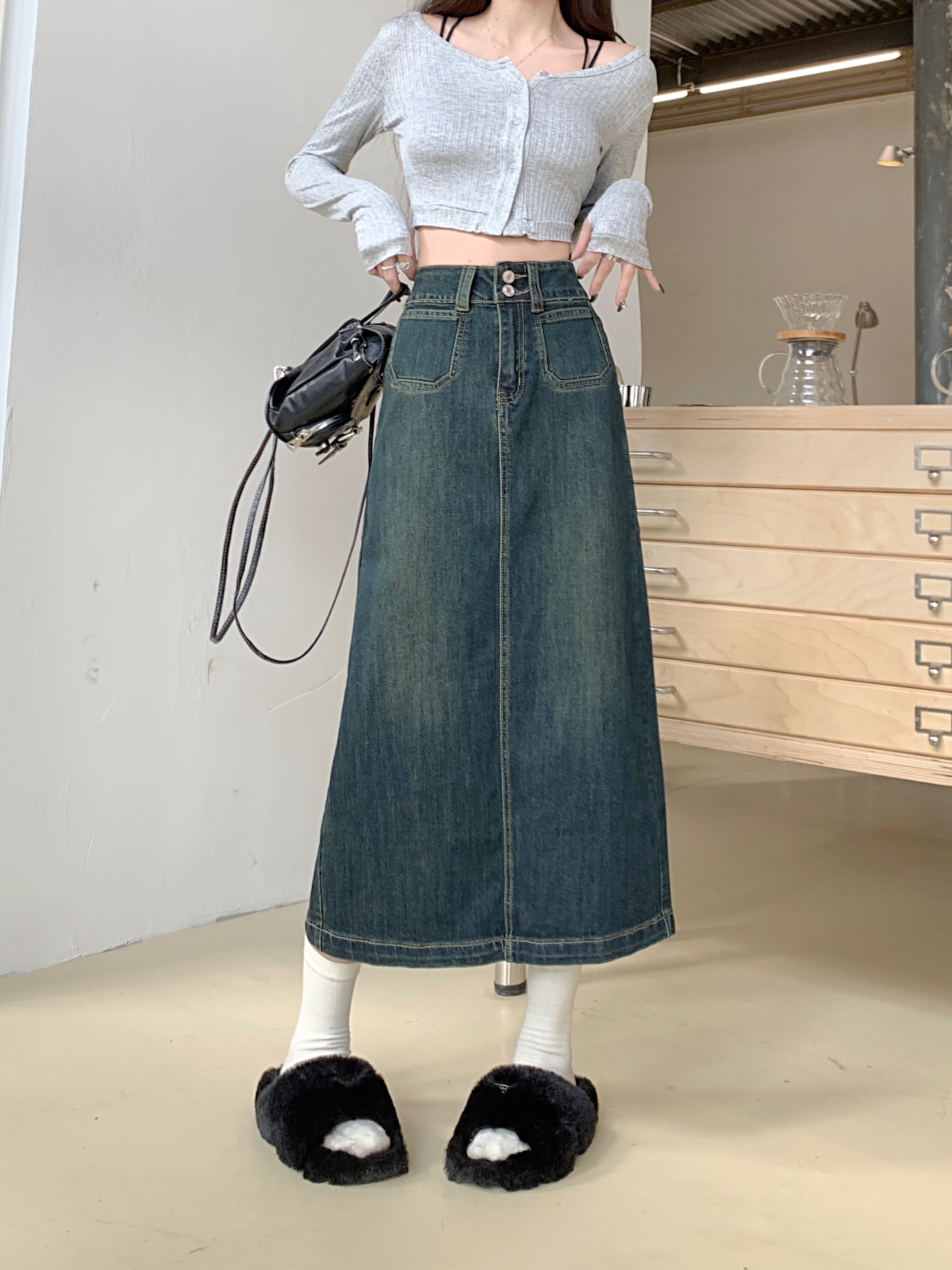 Actual shot of 2024 spring new style retro high-waisted slit denim skirt for women, elastic slimming A-line hip-hugging long skirt