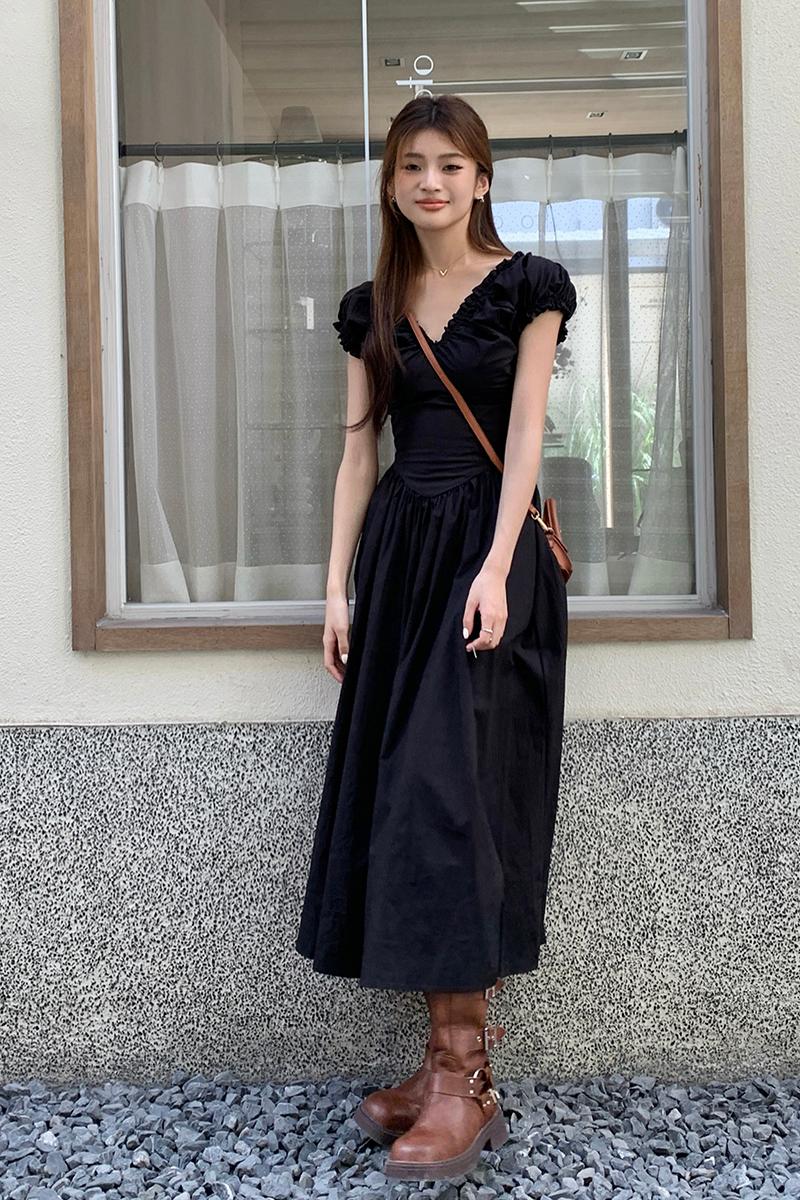 實拍2024夏裝新款法式收腰連衣裙女設計感露背黑白v領泡泡袖長裙