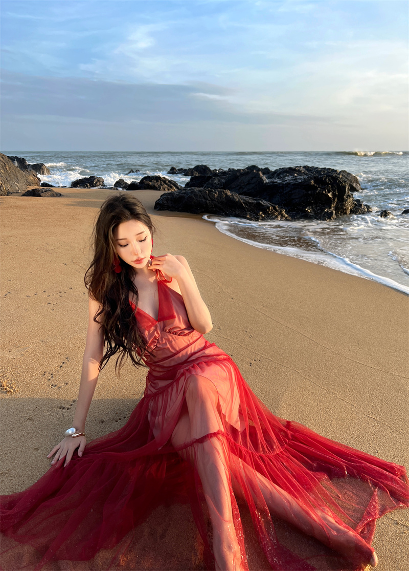國風新中式女裝高級感氣質法式復古御姐性感小香風掛脖連衣裙子夏