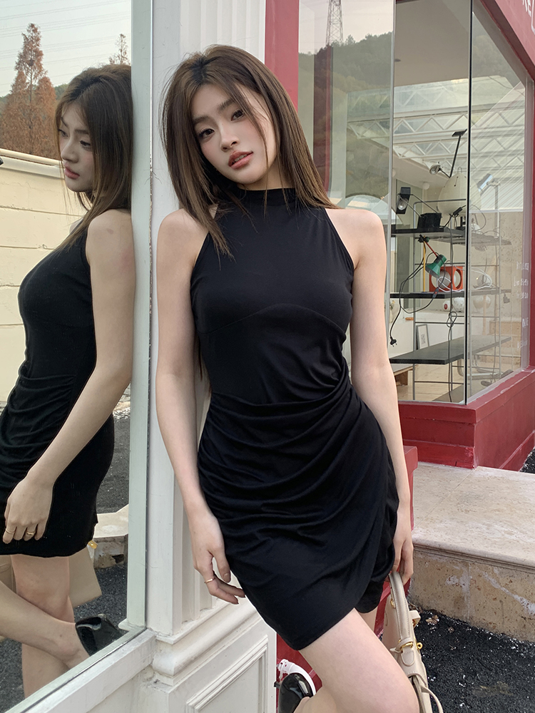 實拍2026春夏新款紫色韻味壓褶收腰設計無袖露肩包臀短裙女連衣裙