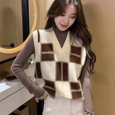 Retro plaid knitted vest for women in spring and autumn, early spring layering, college style v-neck waistcoat, lazy sweater vest