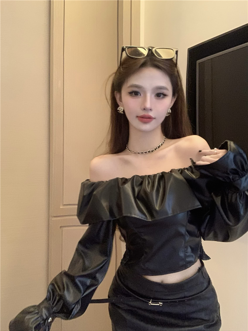 Actual shot~Small-shouldered hottie wearing a stylish one-shoulder black long-sleeved PU leather top for women