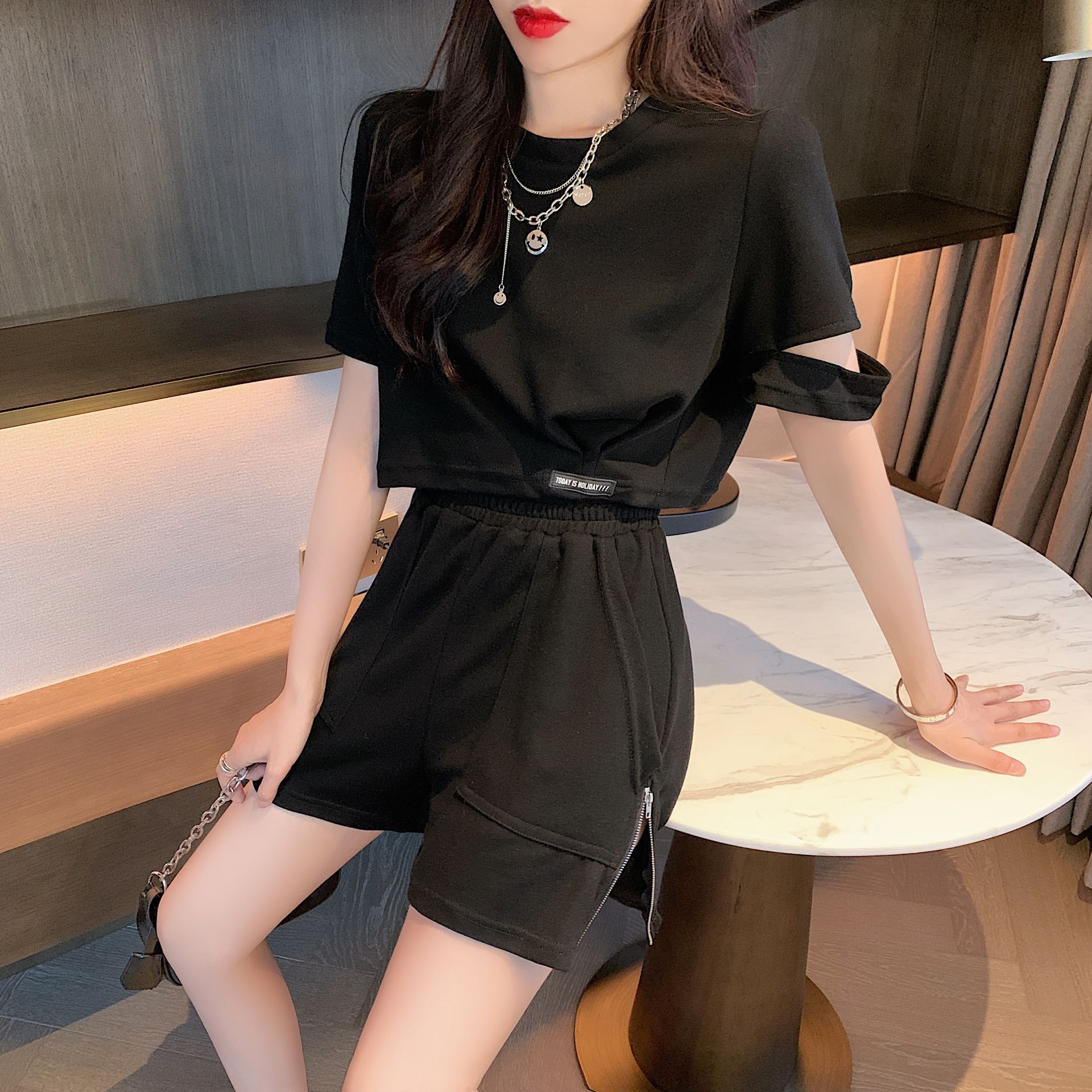 2024 summer new style small casual sports suit female Internet celebrity chic Hong Kong style student western style two-piece trendy suit