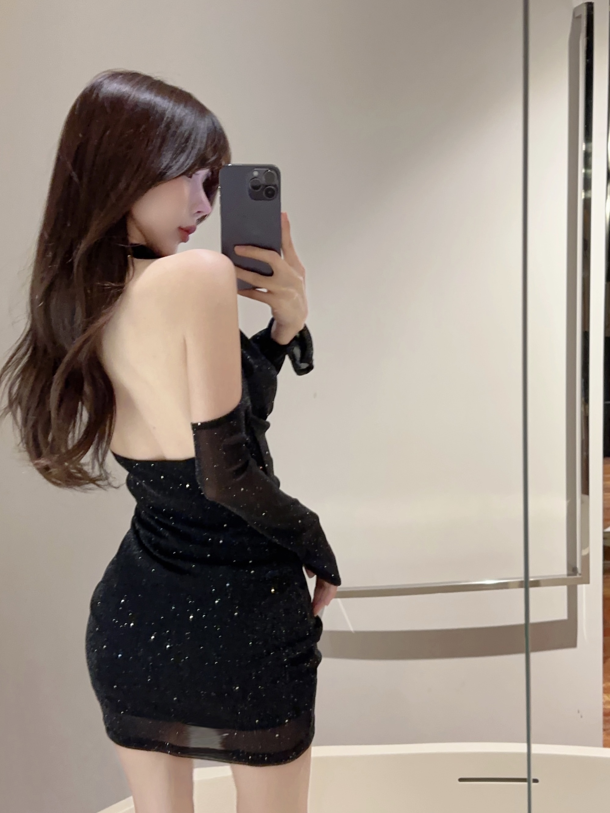 Real shot of sexy hot girl with bright and sparkling swing collar halterneck dress, pleated slimming short skirt that covers the buttocks