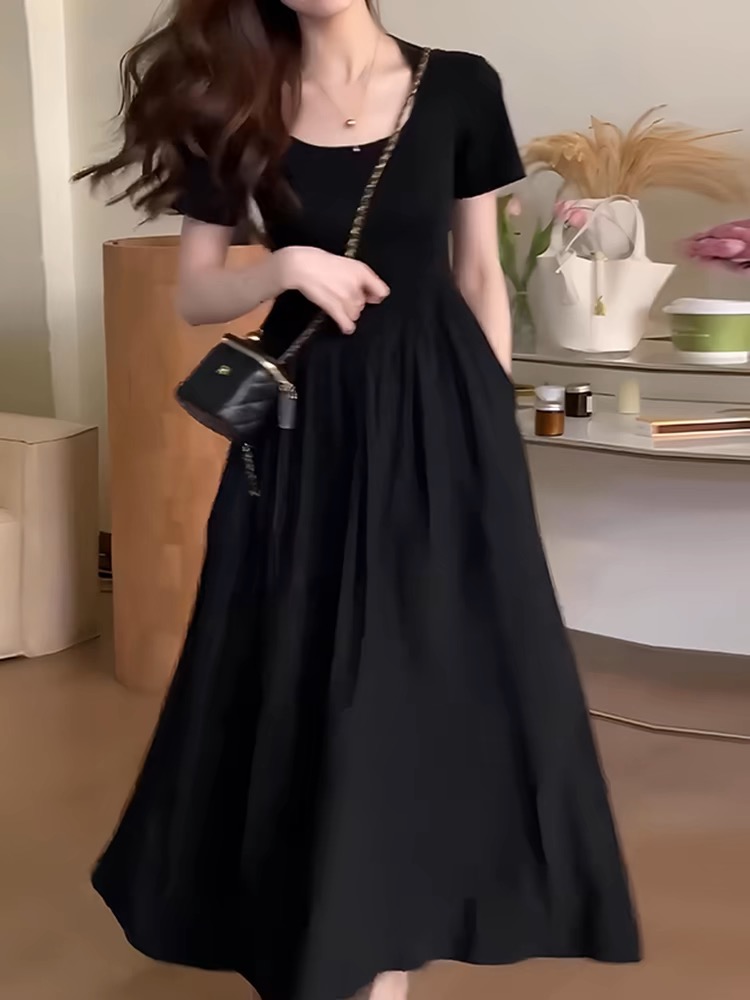 方领显瘦黑色连衣裙子女夏季2024新款小个子高级感长裙法式赫本风