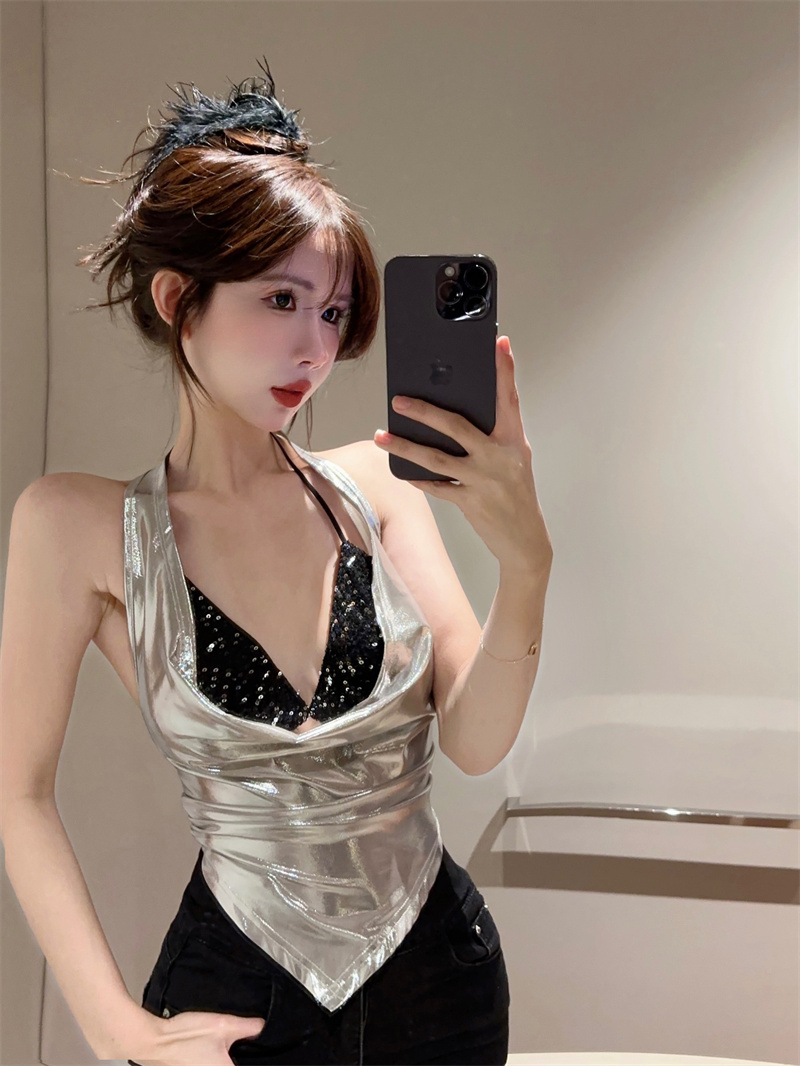 Real shot of sexy hot girl with sequined inner straps, irregular hem, silver halter neck, backless slimming two-piece set