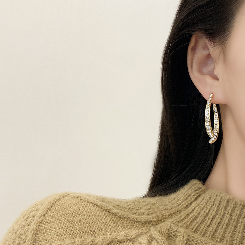 Actual shot of S925 silver needle Korean Dongdaemun fashion design rhinestone cross earrings same style as internet celebrity