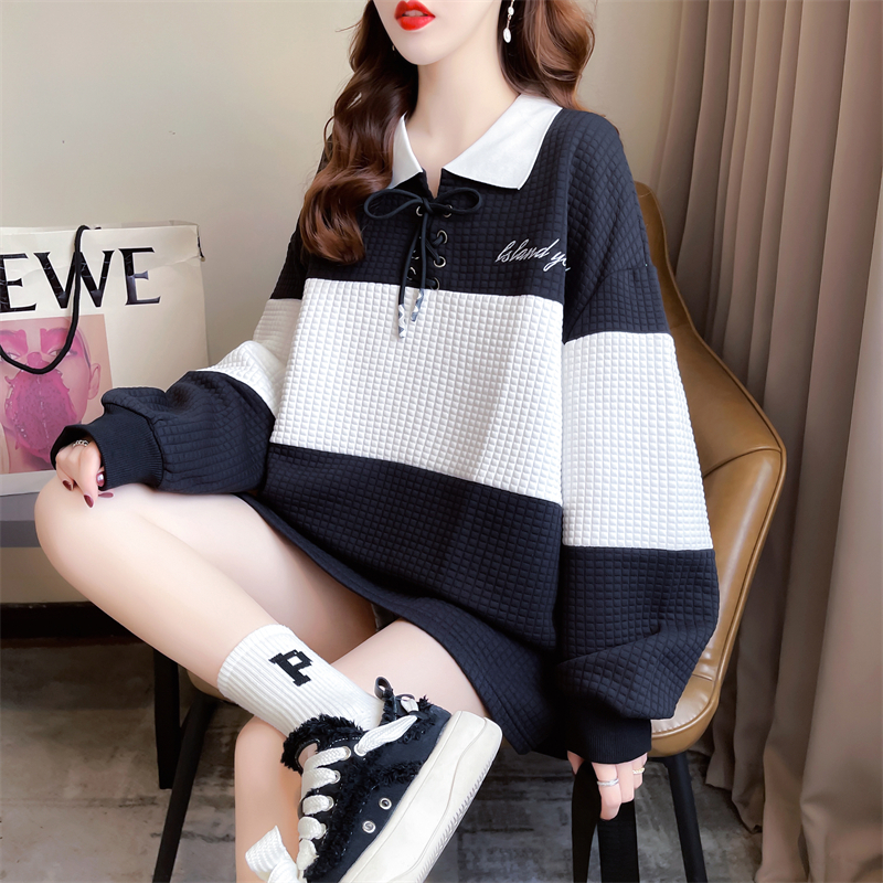 Actual shot of 2024 spring Korean style loose waffle POLO collar color matching printed large size thin sweatshirt for women