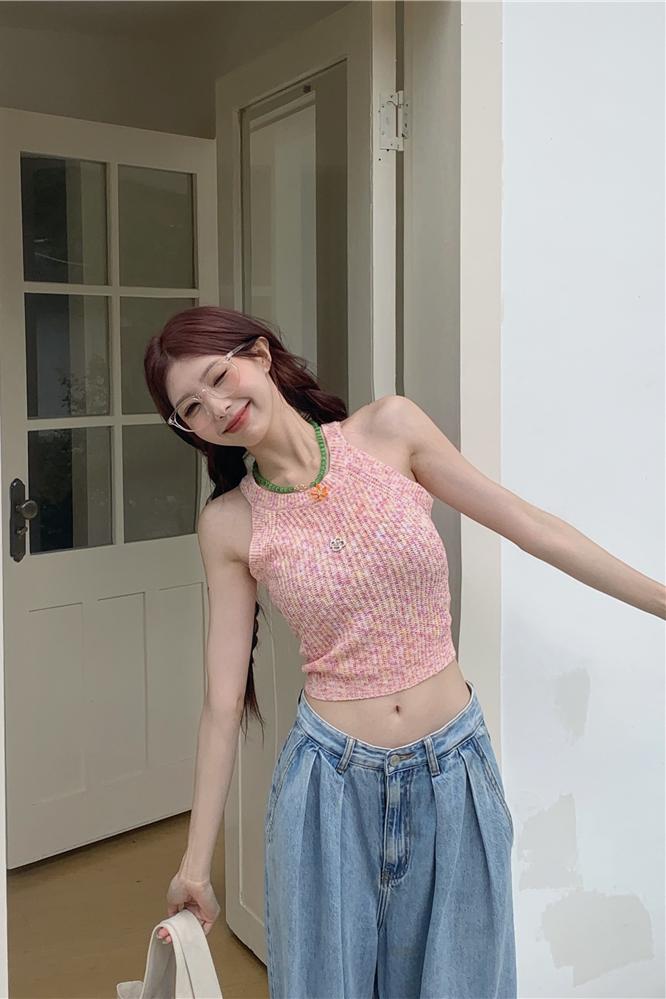 Actual shot Spring new style~Sweet and spicy off-shoulder dopamine short knitted camisole