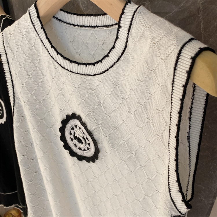 Sunflower number 5 embroidered short-sleeved top for women new internet celebrity design niche contrasting color vest vest trend