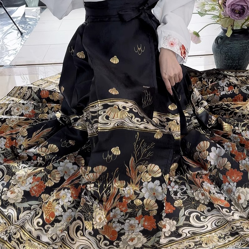 Qian Gutang mermaid makeup flower horse face skirt Ming Dynasty Hanfu heavy industry embroidered airplane sleeve new style