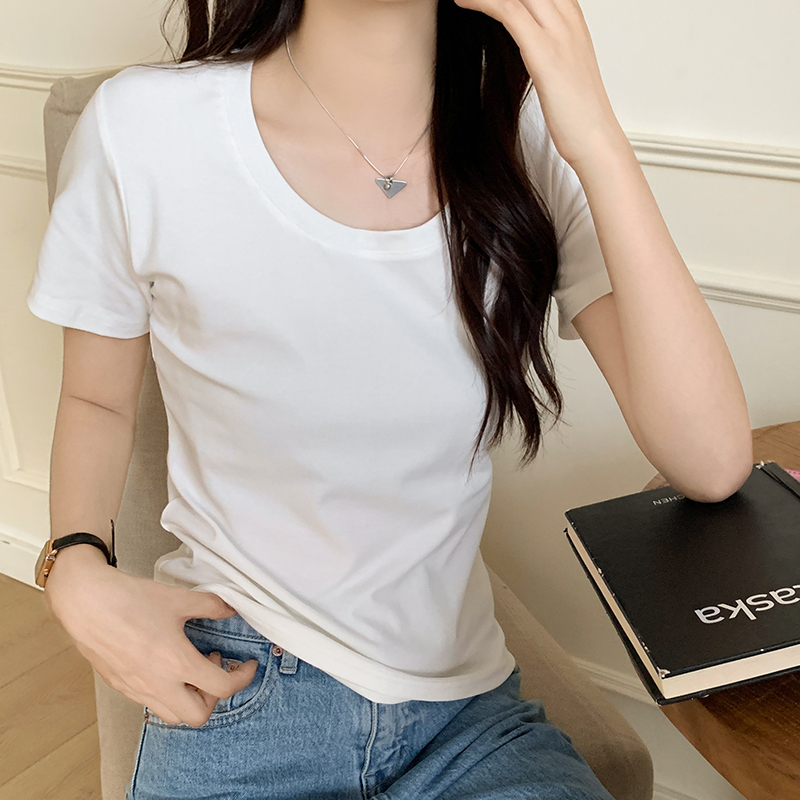Real shot of white cotton short-sleeved T-shirt for women in spring and summer basic solid color U-neck clavicle right shoulder half-sleeved top