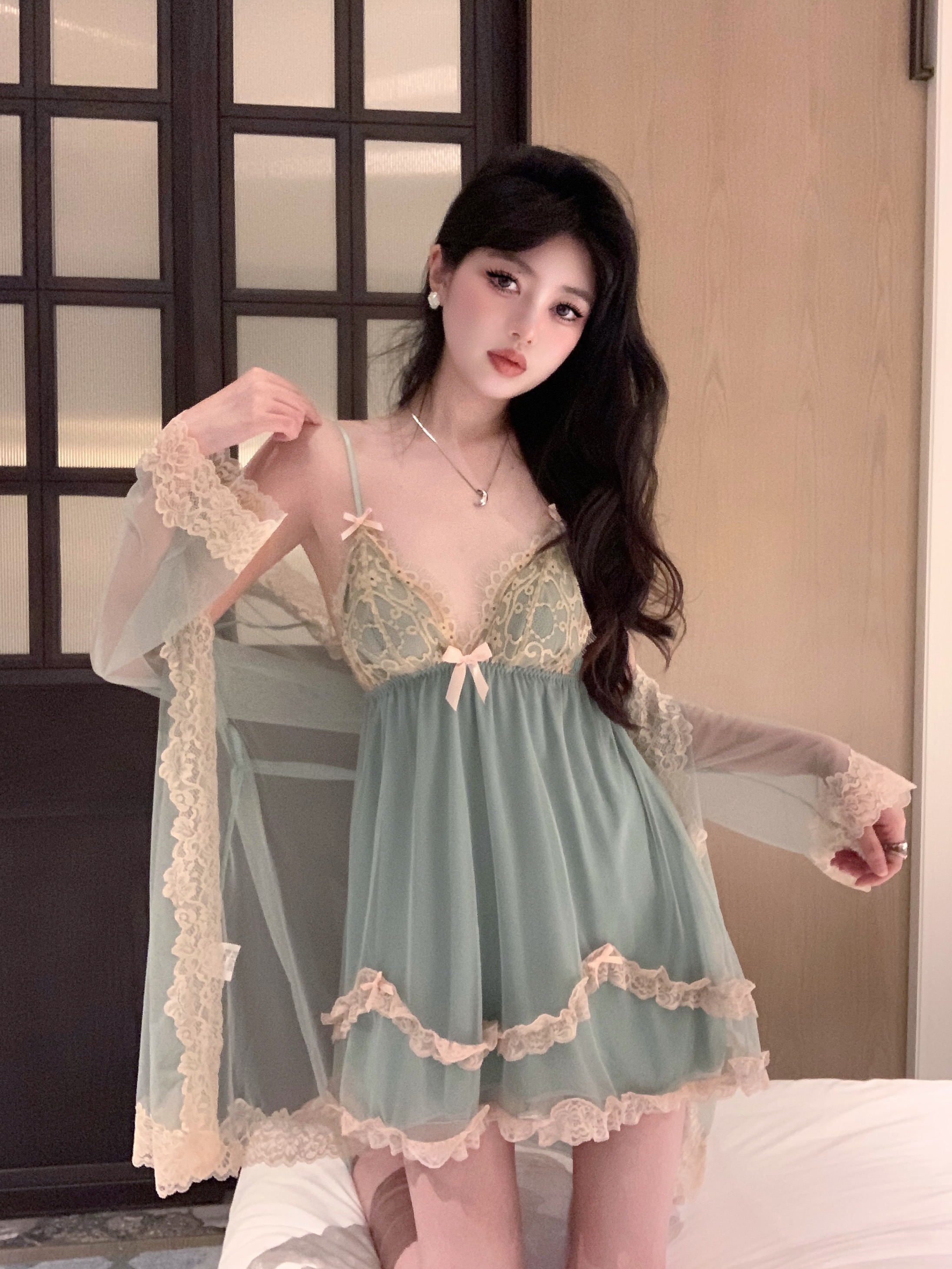 Real shot of sexy pajamas with suspenders, Japanese abstinence-style pure lust style lace nightgown two-piece set