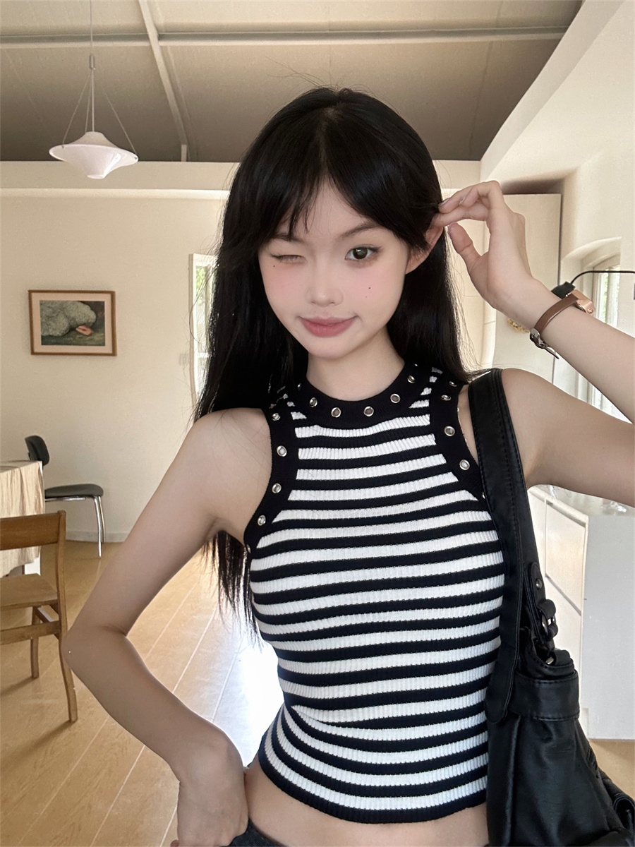 Real shot of halterneck suspender striped vest for summer outer wear, high-end top with temperament and fashionable Korean style