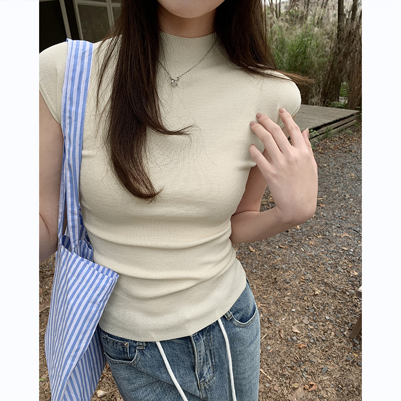 Actual pictures of Korean version of slim and versatile solid color short knitted short-sleeved T-shirt for women 2024 new tight slimming top