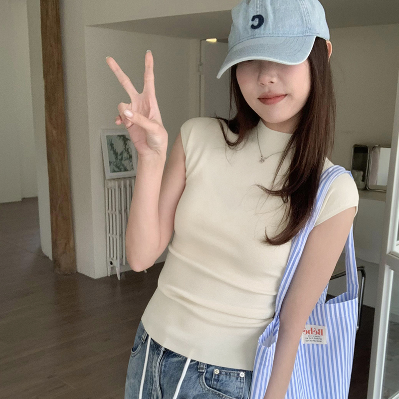 Actual pictures of Korean version of slim and versatile solid color short knitted short-sleeved T-shirt for women 2024 new tight slimming top