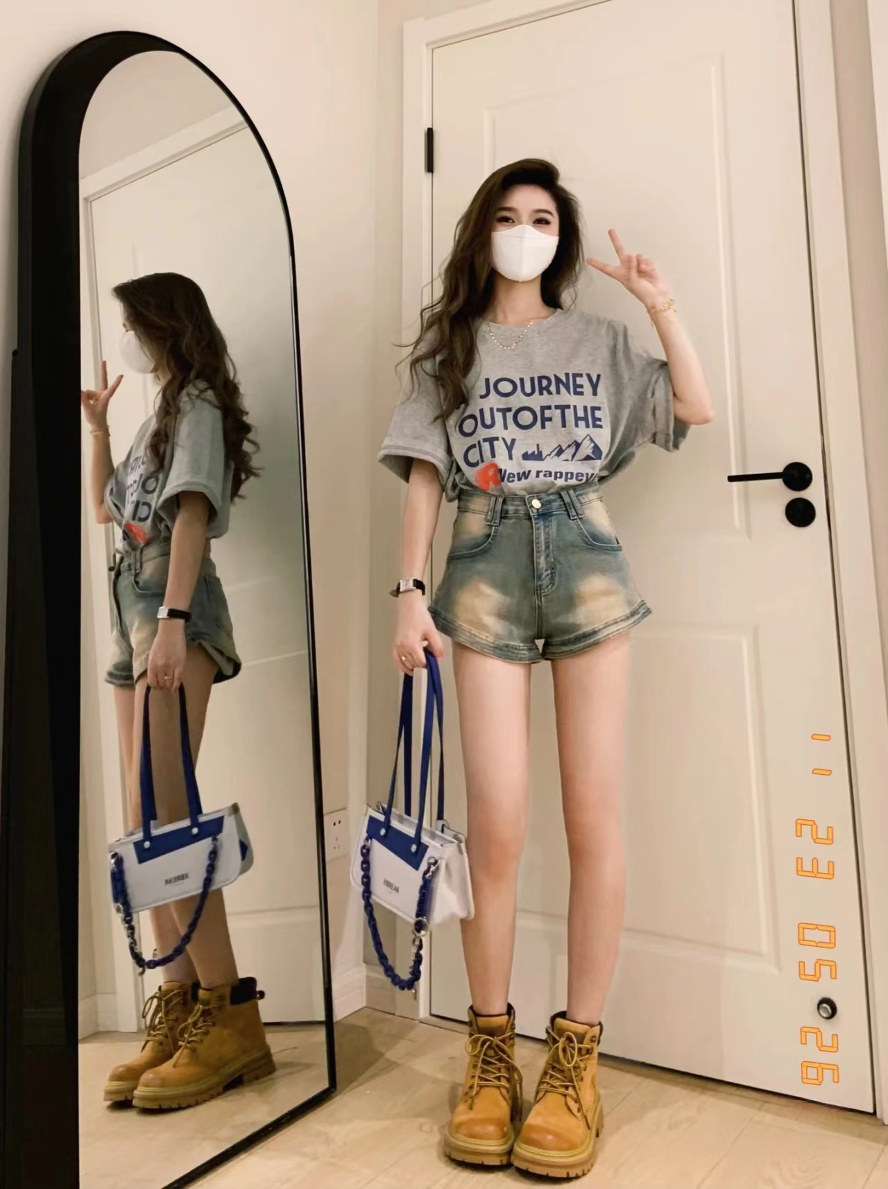 Short-sleeved T-shirt, denim shorts, two-piece set, Hong Kong style, sweet and hot girl, age-reducing, cool and salty outfit set