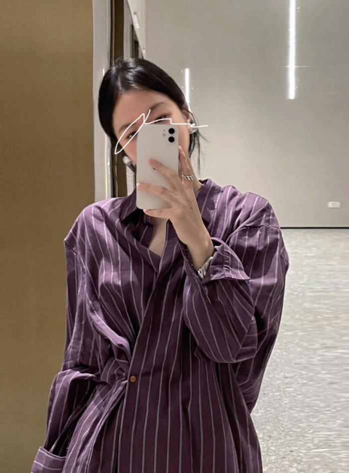 Real shot of chic French style ultra-purple striped cotton waist-cinching side-button design shirt