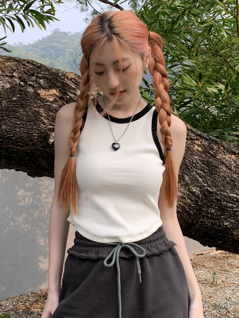 Actual shot of sweet and cool sleeveless vest with suspenders for women summer new sweet and spicy short outer bottoming top