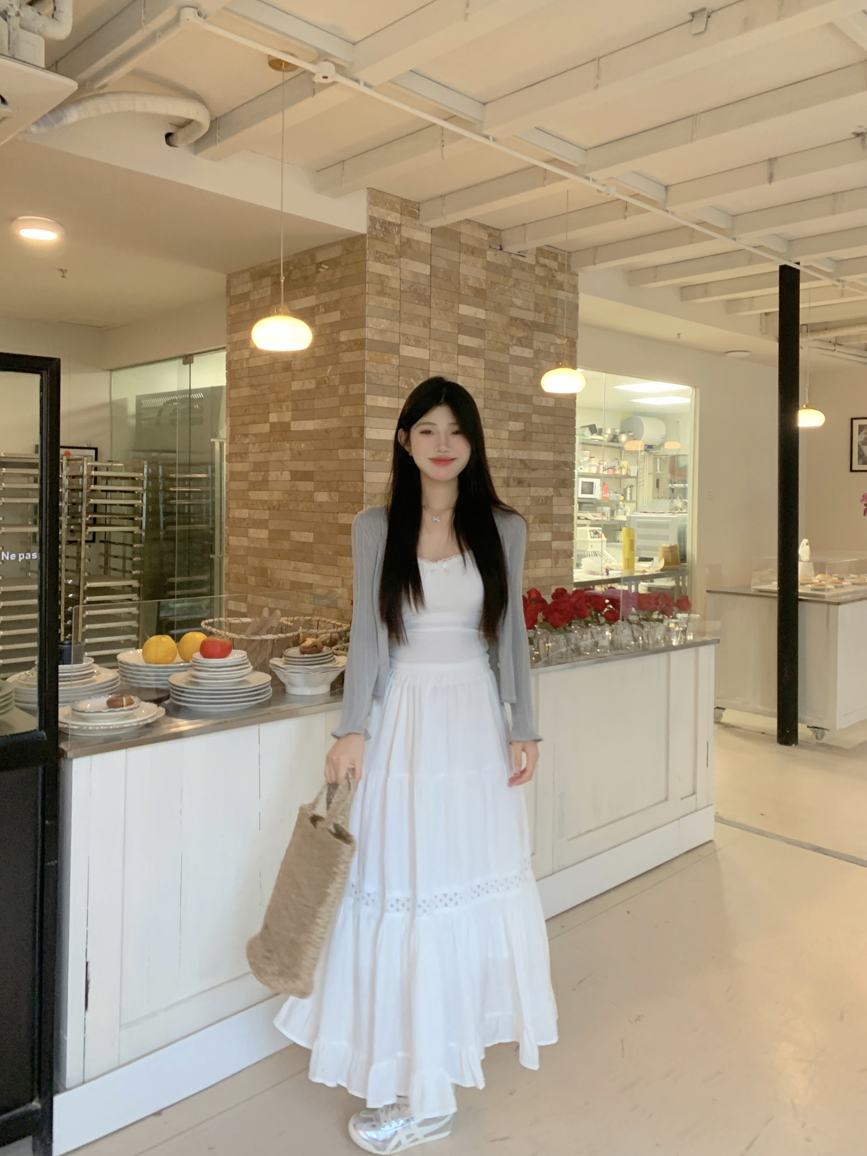 Real shot of small fresh white moonlight fungus-edged skirt for women in autumn, fashionable high-waist and big swing cake long skirt