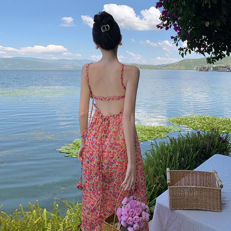 實拍法式吊帶碎花連衣裙女夏新款氣質顯瘦設計感小眾長裙