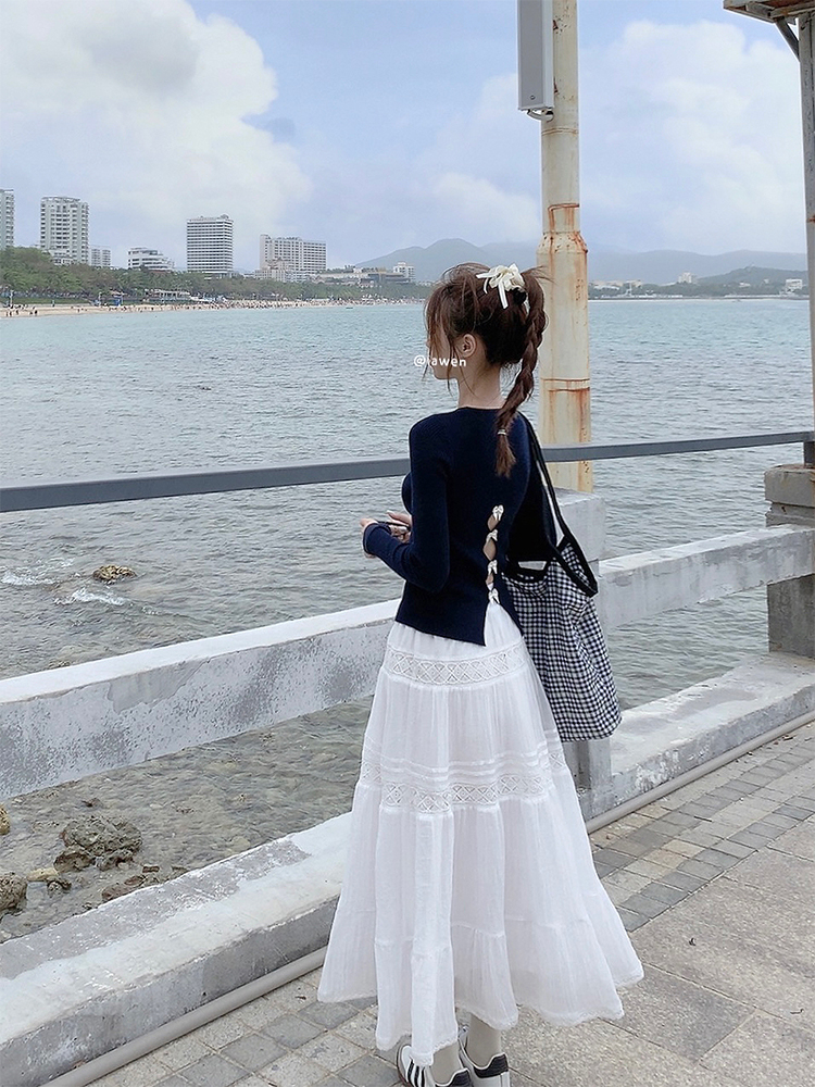 Actual shot of designer hollow-back bow knitted sweater slim top white cake skirt suit