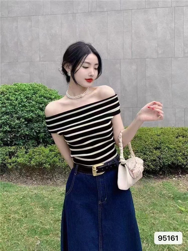 夏季新款韩版一字肩上衣女夏季网红法式黑色气质短袖针织衫